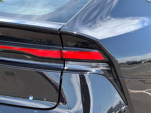 New 2027 Toyota Prius FWD image 32