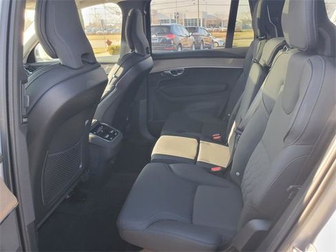 Used 2025 Volvo XC90 B6 Plus image 27