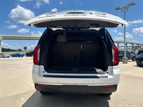 Used 2023 GMC Yukon SLT w/ SLT Premium Package RWD image 12