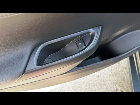 Used 2018 Chevrolet Cruze Premier FWD image 23