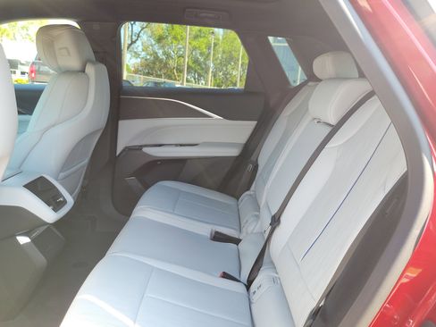 Used 2024 Cadillac Lyriq Luxury RWD image 14