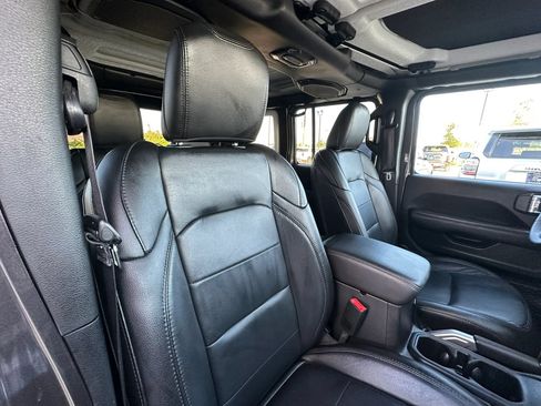 Used 2019 Jeep Wrangler Unlimited Sahara AWD/4WD image 20