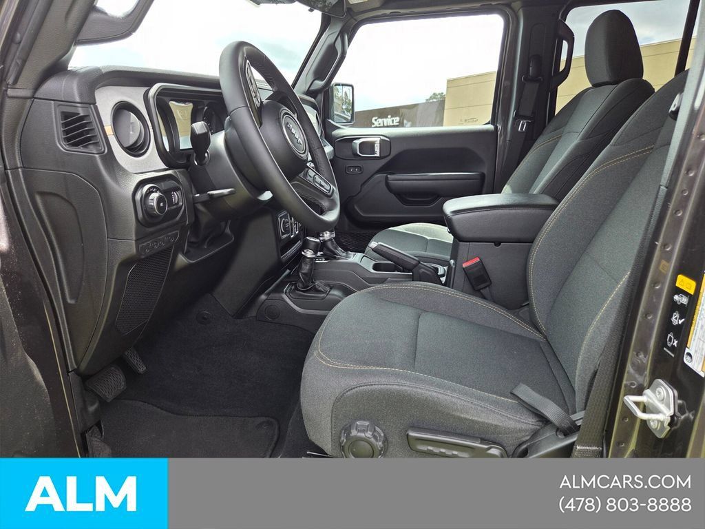 Used 2025 Jeep Wrangler Unlimited Sport AWD/4WD image 3