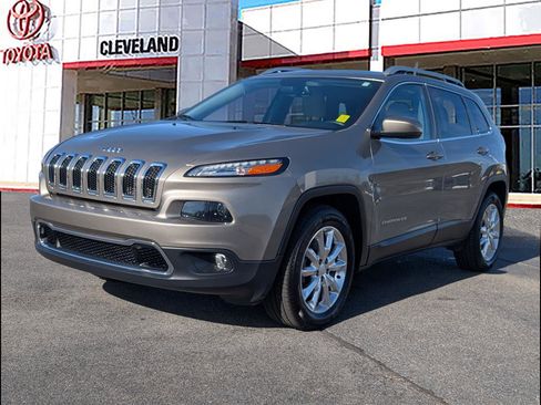 Used 2017 Jeep Cherokee Limited image 5