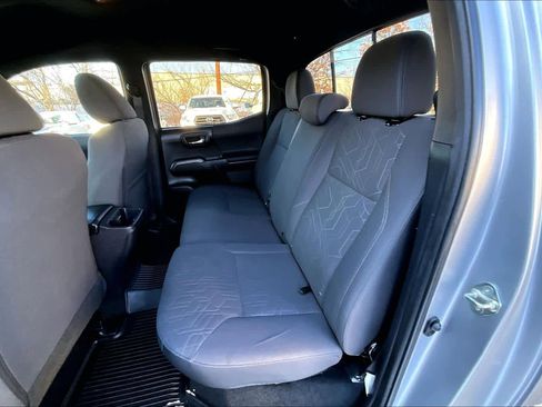 Used 2019 Toyota Tacoma TRD Sport image 18