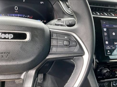 Used 2024 Jeep Grand Cherokee Laredo AWD/4WD image 12