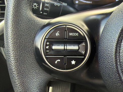 Used 2025 Kia Soul LX w/ LX Technology Package FWD image 18