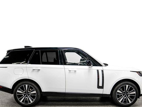 Used 2024 Land Rover Range Rover Autobiography image 2