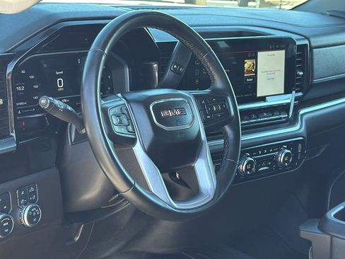 Used 2025 GMC Sierra 1500 SLT image 7