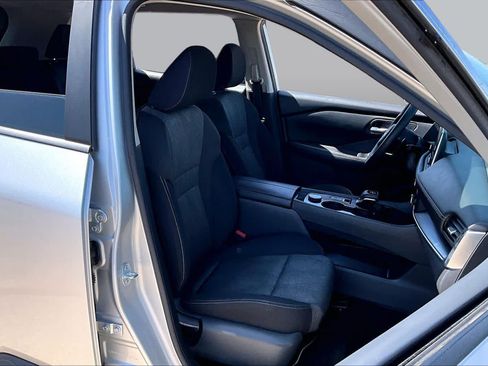 Used 2024 Nissan Rogue SV AWD/4WD image 9