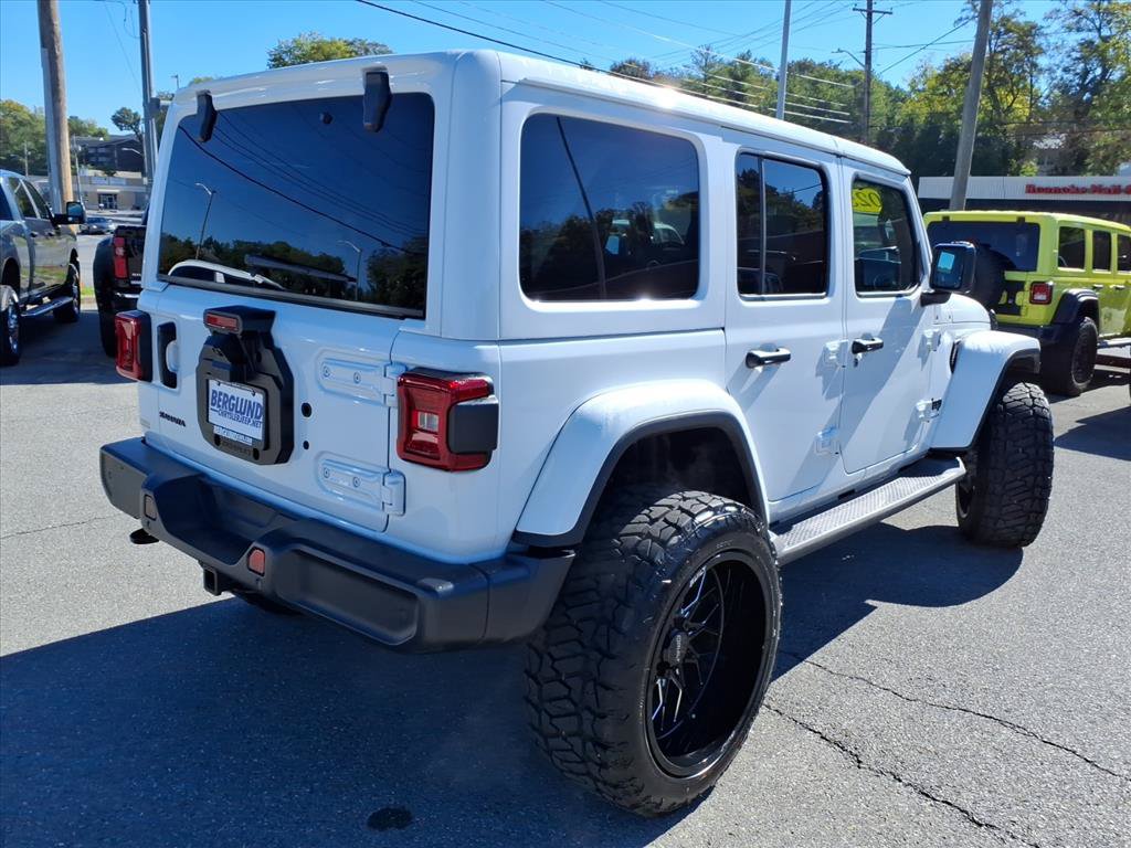 Used 2025 Jeep Wrangler Unlimited Sahara AWD/4WD image 4