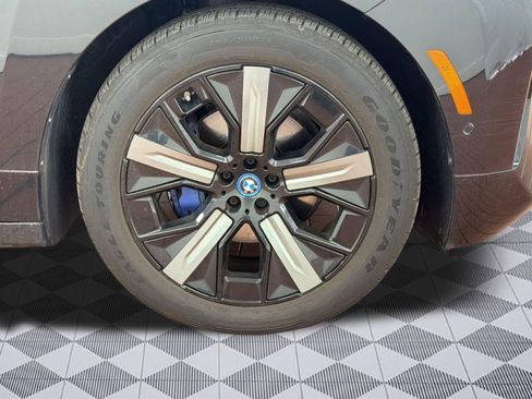 Used 2023 BMW iX xDrive50 w/ Premium Package image 11