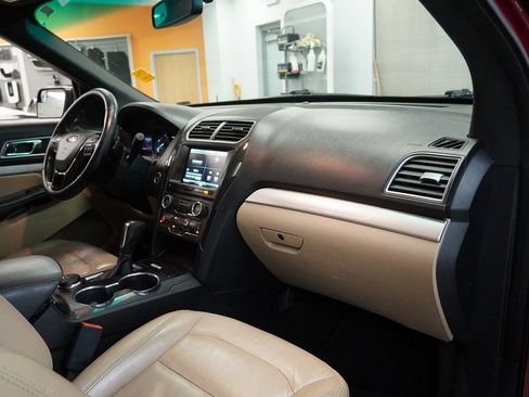 Used 2016 Ford Explorer XLT w/ Equipment Group 202A image 35