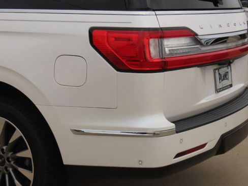 Used 2019 Lincoln Navigator Select w/ Technology Package RWD image 14