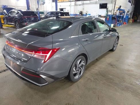 Used 2025 Hyundai Elantra Limited image 5