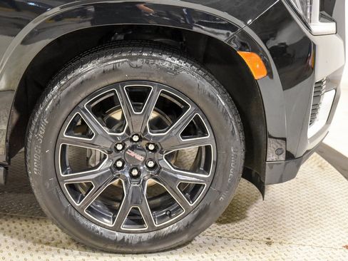 Used 2023 GMC Yukon XL Denali image 14