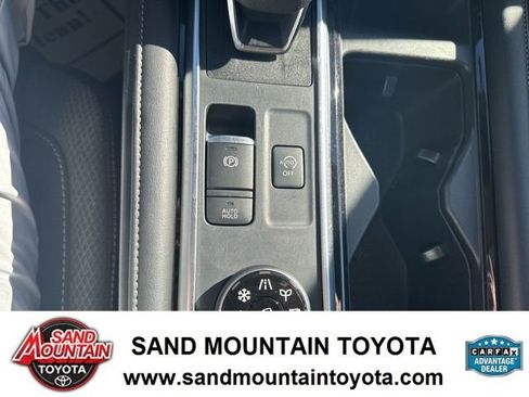 Used 2025 Nissan Pathfinder SV image 19