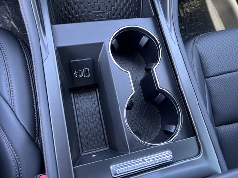 New 2025 Lincoln Nautilus Premier w/ Equipment Group 102A image 22