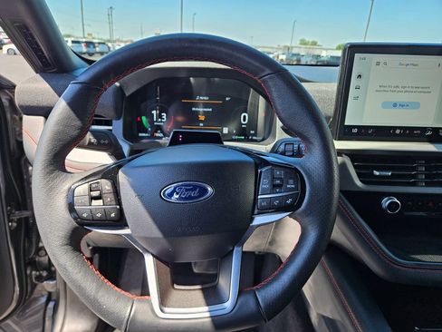 Used 2025 Ford Explorer ST-Line w/ ST-Line Street Pack AWD/4WD image 17