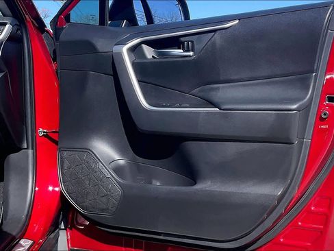 Used 2025 Toyota RAV4 XLE Premium image 21