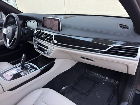 Used 2019 BMW 740i w/ M Sport Package RWD image 15