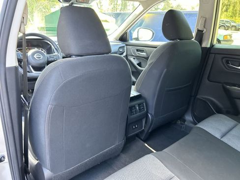Used 2024 Nissan Rogue SV FWD image 12