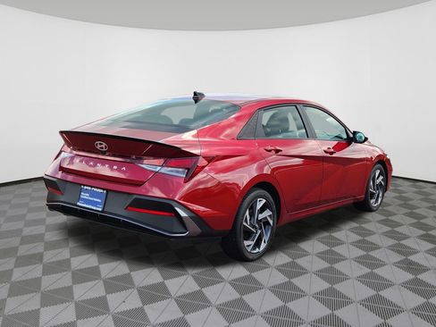 Certified 2025 Hyundai Elantra Sport FWD image 4