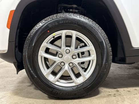 New 2026 Jeep Grand Cherokee L Laredo AWD/4WD image 28