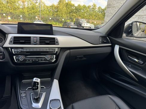 Used 2018 BMW 320i xDrive Sedan w/ Convenience Package AWD/4WD image 26