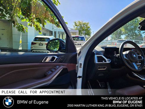 Used 2024 BMW X7 xDrive40i w/ M Sport Package AWD/4WD image 23