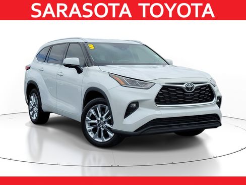 Used 2023 Toyota Highlander Limited image 1