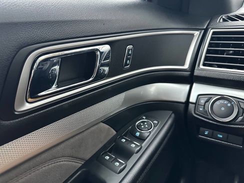 Used 2017 Ford Explorer XLT w/ Equipment Group 202A image 21