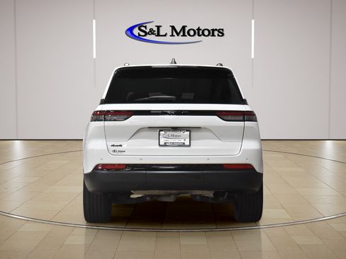 Used 2023 Jeep Grand Cherokee Altitude AWD/4WD image 7