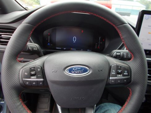 Used 2023 Ford Escape ST-Line w/ Tech Pack #1 AWD/4WD image 12