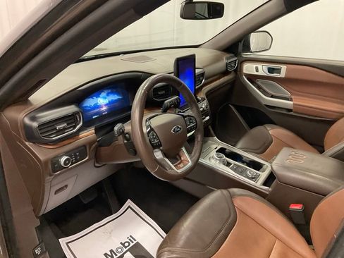 Used 2021 Ford Explorer King Ranch w/ Premium Technology Package image 4