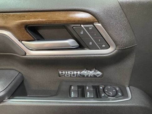 Used 2025 Chevrolet Silverado 1500 High Country AWD/4WD image 17