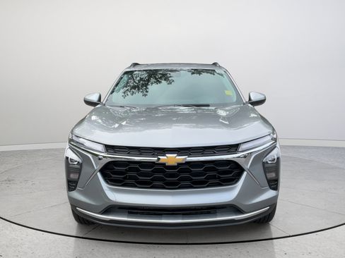 Certified 2026 Chevrolet Trax LT w/ Driver Confidence Package FWD image 4