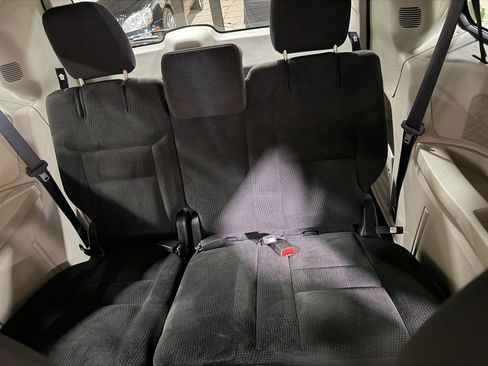Used 2019 Dodge Grand Caravan SE w/ Rear Park Assist Package FWD image 28