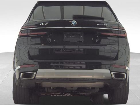 Used 2025 BMW X7 xDrive40i w/ Premium Package image 3