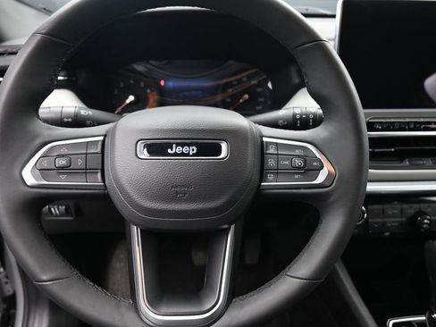 Used 2025 Jeep Compass Limited AWD/4WD image 17