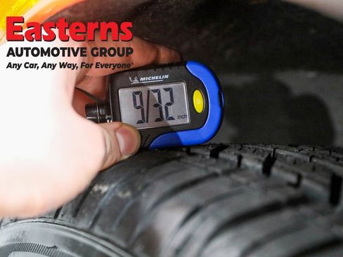 Used 2023 Chrysler Pacifica Touring-L image 26