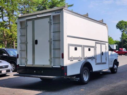Used 2022 Chevrolet Express 3500 w/ Power Convenience Package RWD image 5