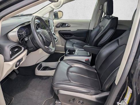 Used 2023 Chrysler Pacifica Touring-L FWD image 14