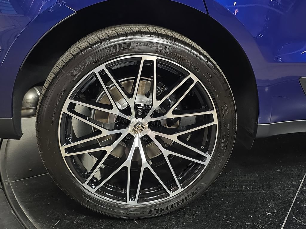 Certified 2026 Porsche Macan AWD/4WD image 29
