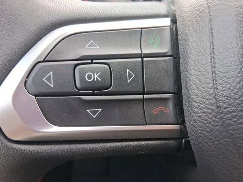 Used 2025 Jeep Compass Trailhawk AWD/4WD image 19