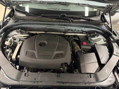 Used 2019 Volvo XC60 T6 Momentum w/ Multimedia Package AWD/4WD image 45