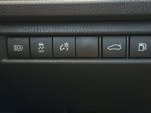 Used 2025 Toyota Camry XLE FWD image 31