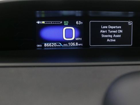 Used 2017 Toyota Prius Prime Premium image 36