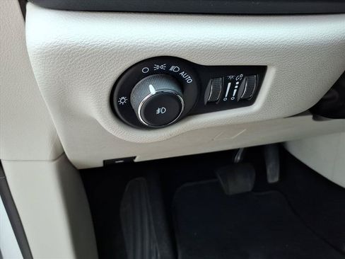 Used 2022 Chrysler Pacifica Touring-L FWD image 15