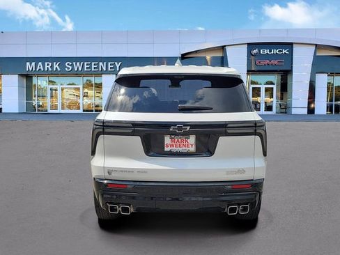 Used 2025 Chevrolet Traverse High Country w/ LPO, Floor Liner Package AWD/4WD image 32